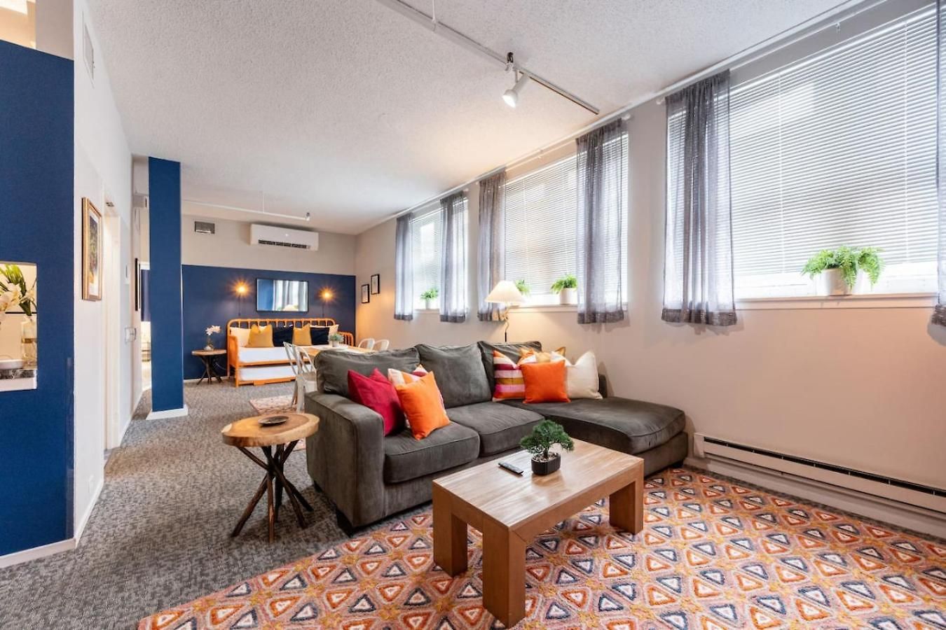 Downtown Penthouse, Vintage 2bd Gym #1 Apartment *
