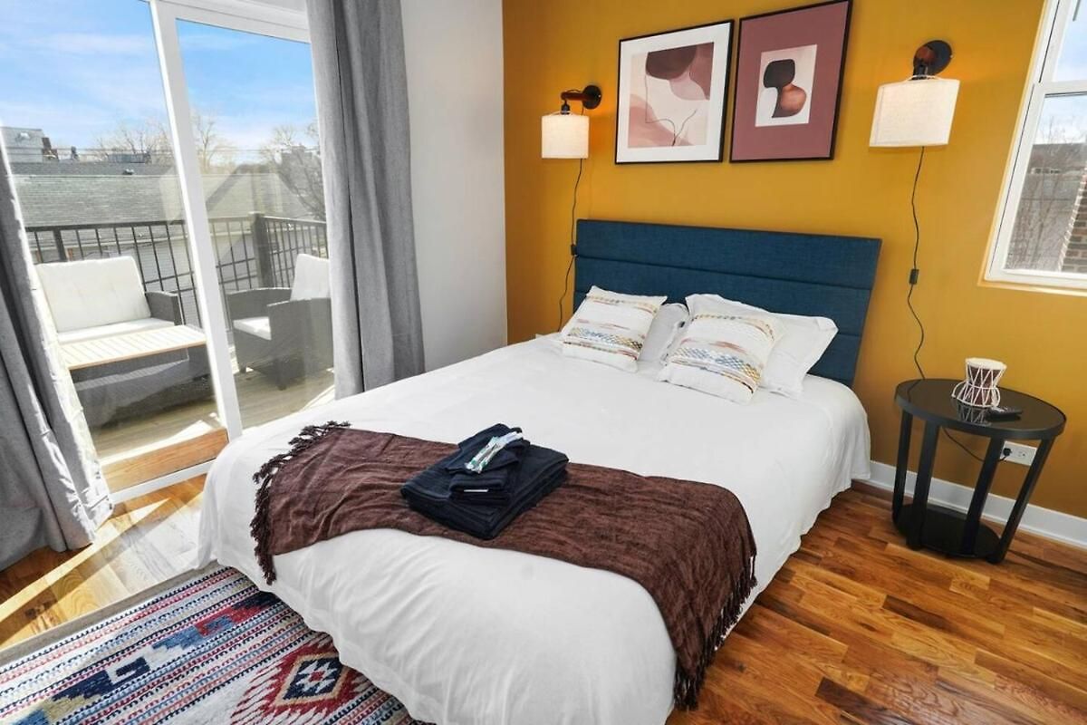 3br Oasis Near Downtown & United Center Apartment *