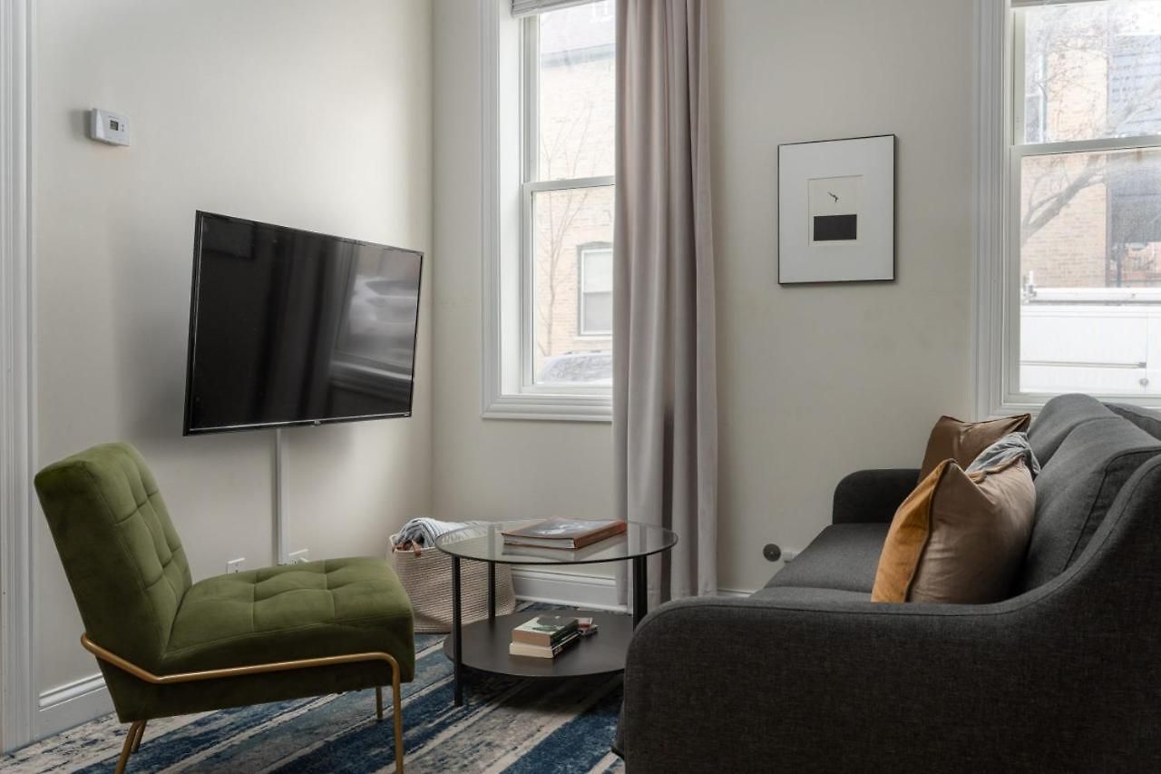 Flexhome East Village - Modern 2br - Quiet Street Apartment Chicago