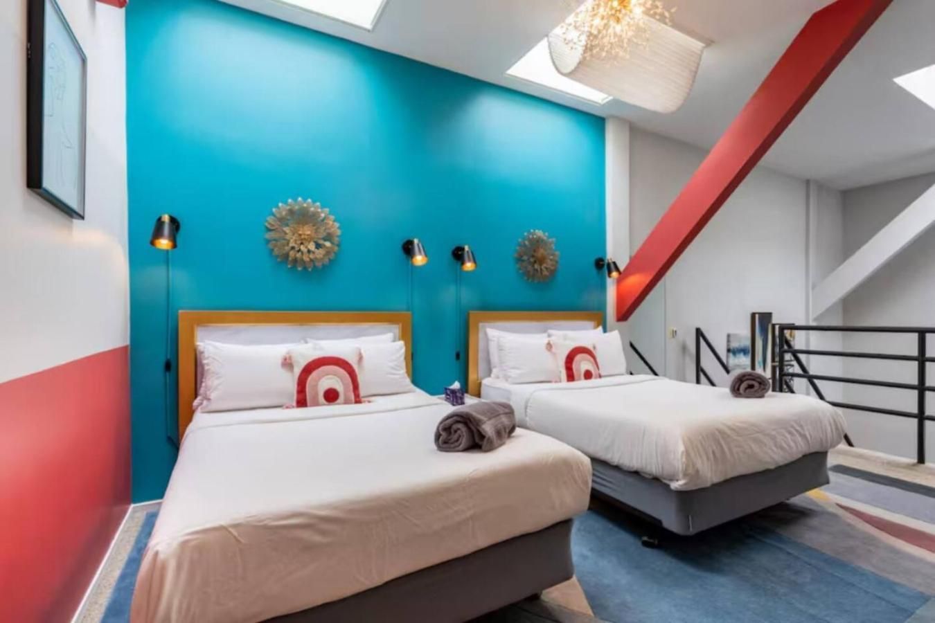 Sleep 25 - Huge Downtown Vintage Lofts, Balcony & Gym Chicago