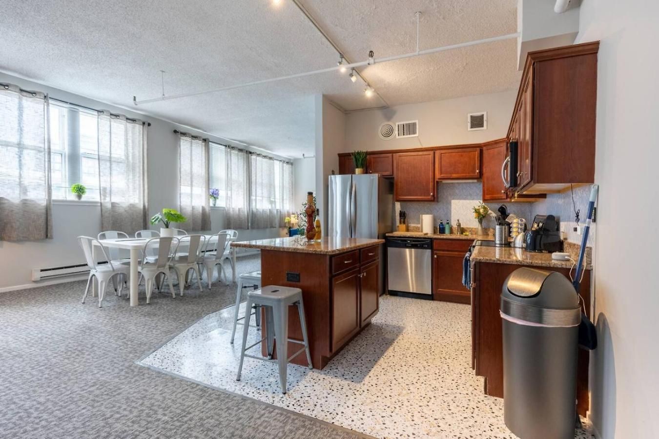 Spacious Downtwn Penthouse Vintage 3bd-gym & Balcony #2