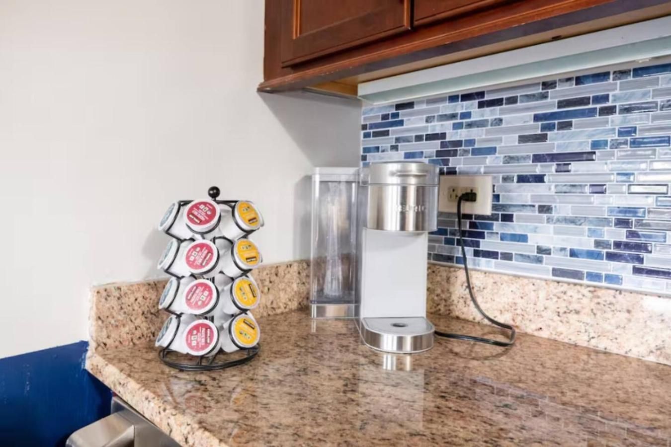 Sleep 25 - Huge Downtown Vintage Lofts, Balcony & Gym Apartment *