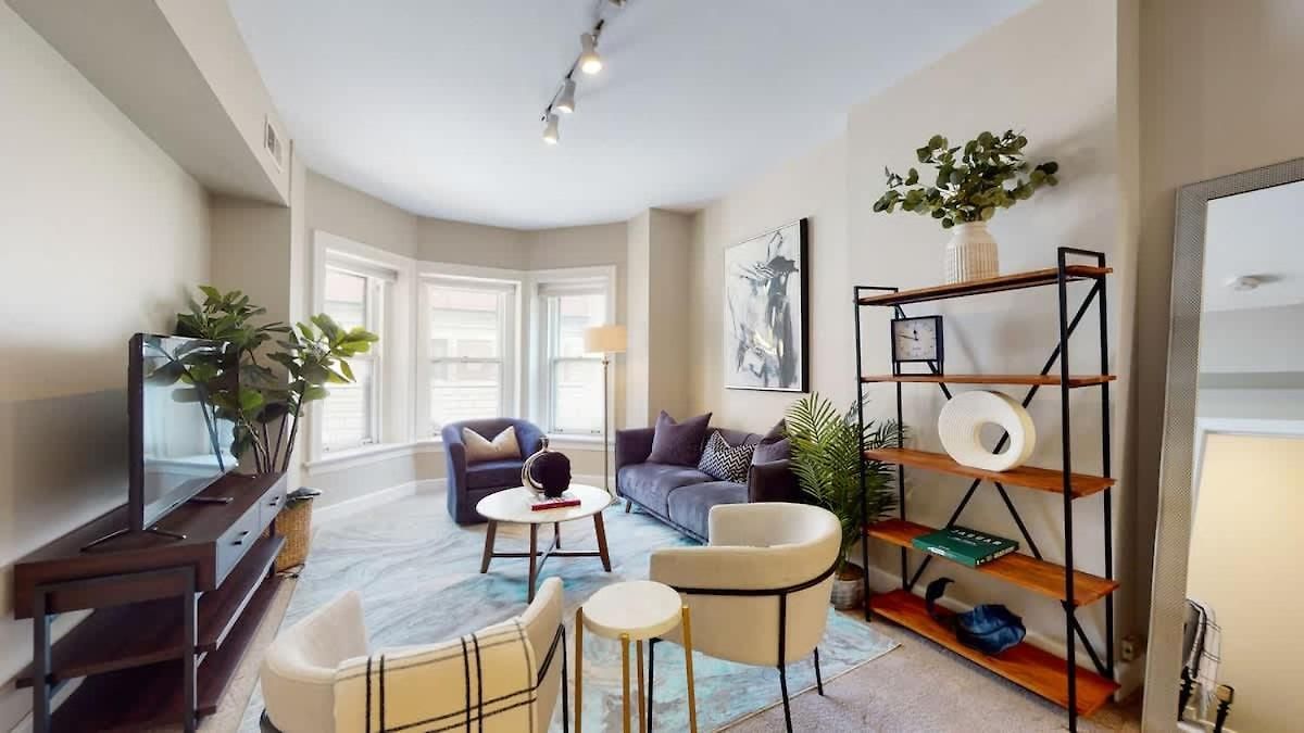 Apartment Chic River North Retreat