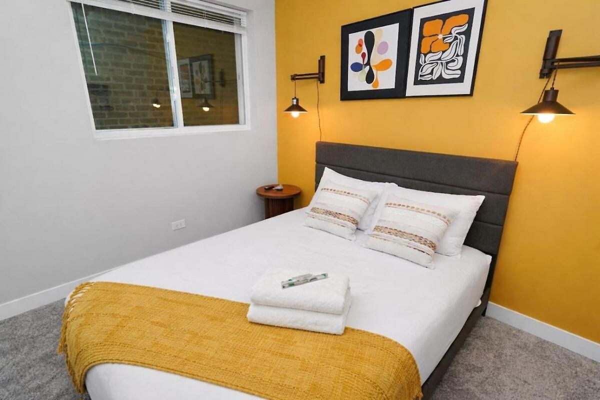 Spacious 3br Near United Center & Medical District Apartment Chicago