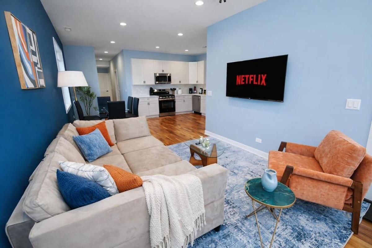 3br Oasis Near Downtown & United Center Apartment *