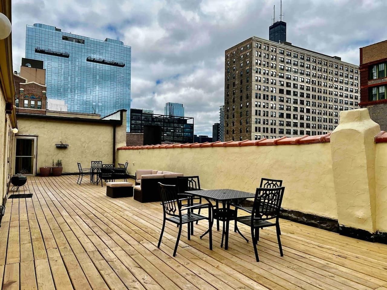 Downtown Penthouse I Vintage , Gym & Balcony #5 *