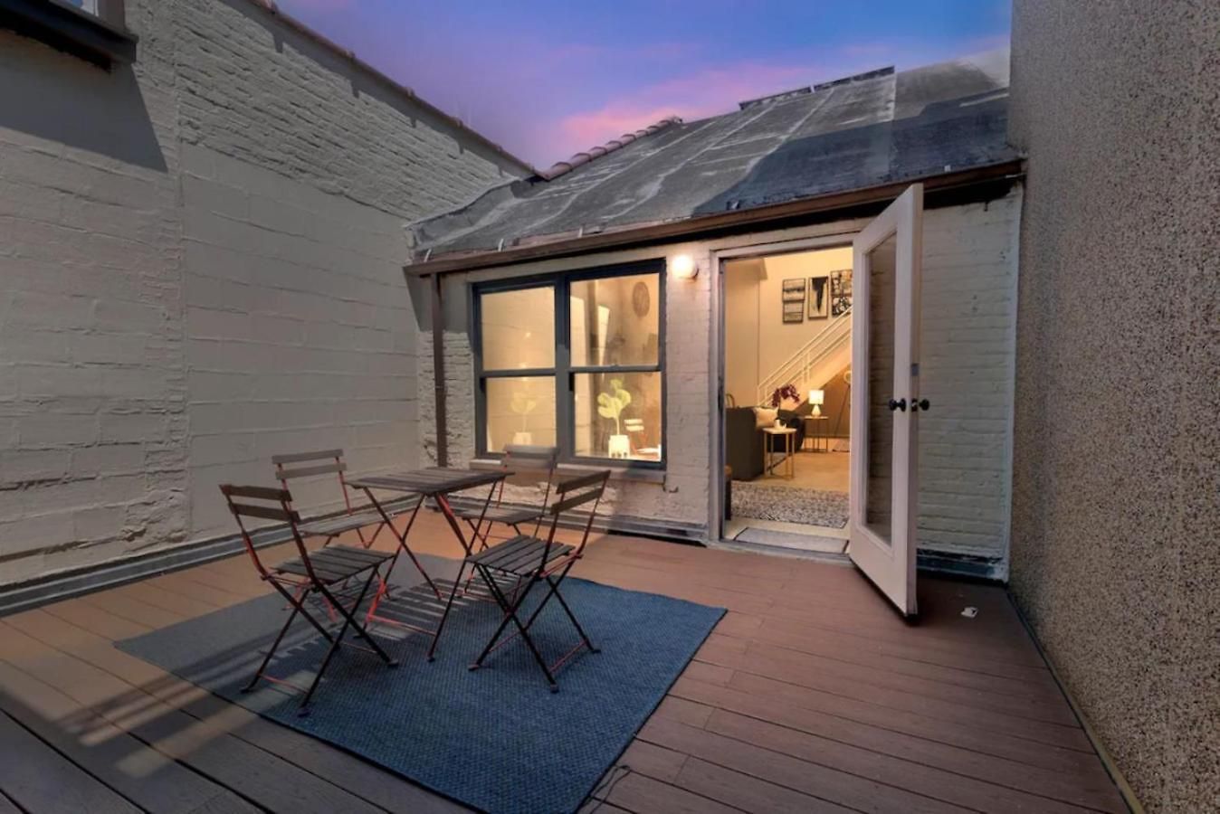 Sleep 25 - Huge Downtown Vintage Lofts, Balcony & Gym Chicago