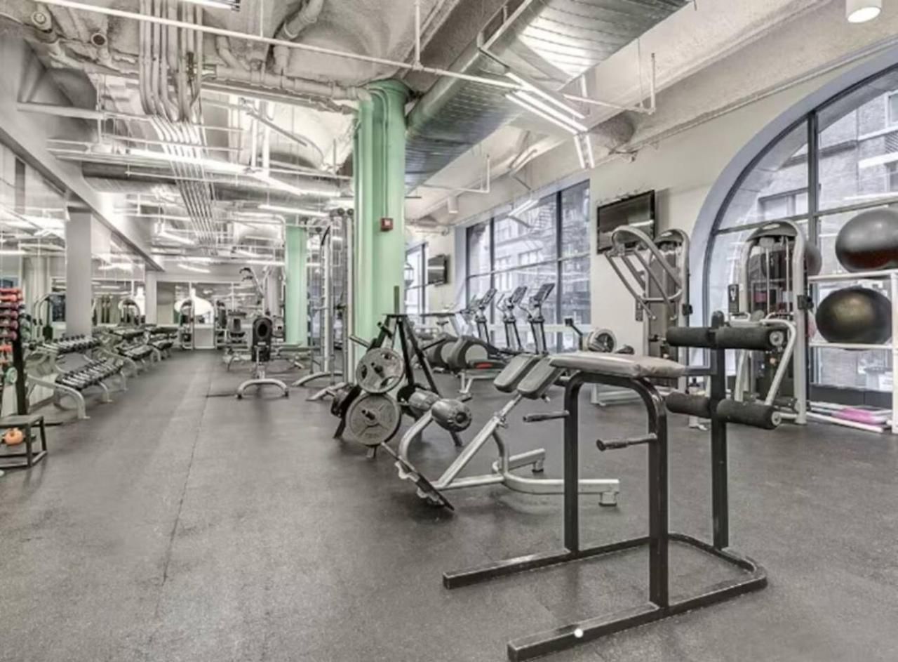 Sleep 14 Downtown, Vintage 5bd-2ba Gym & Patio Chicago