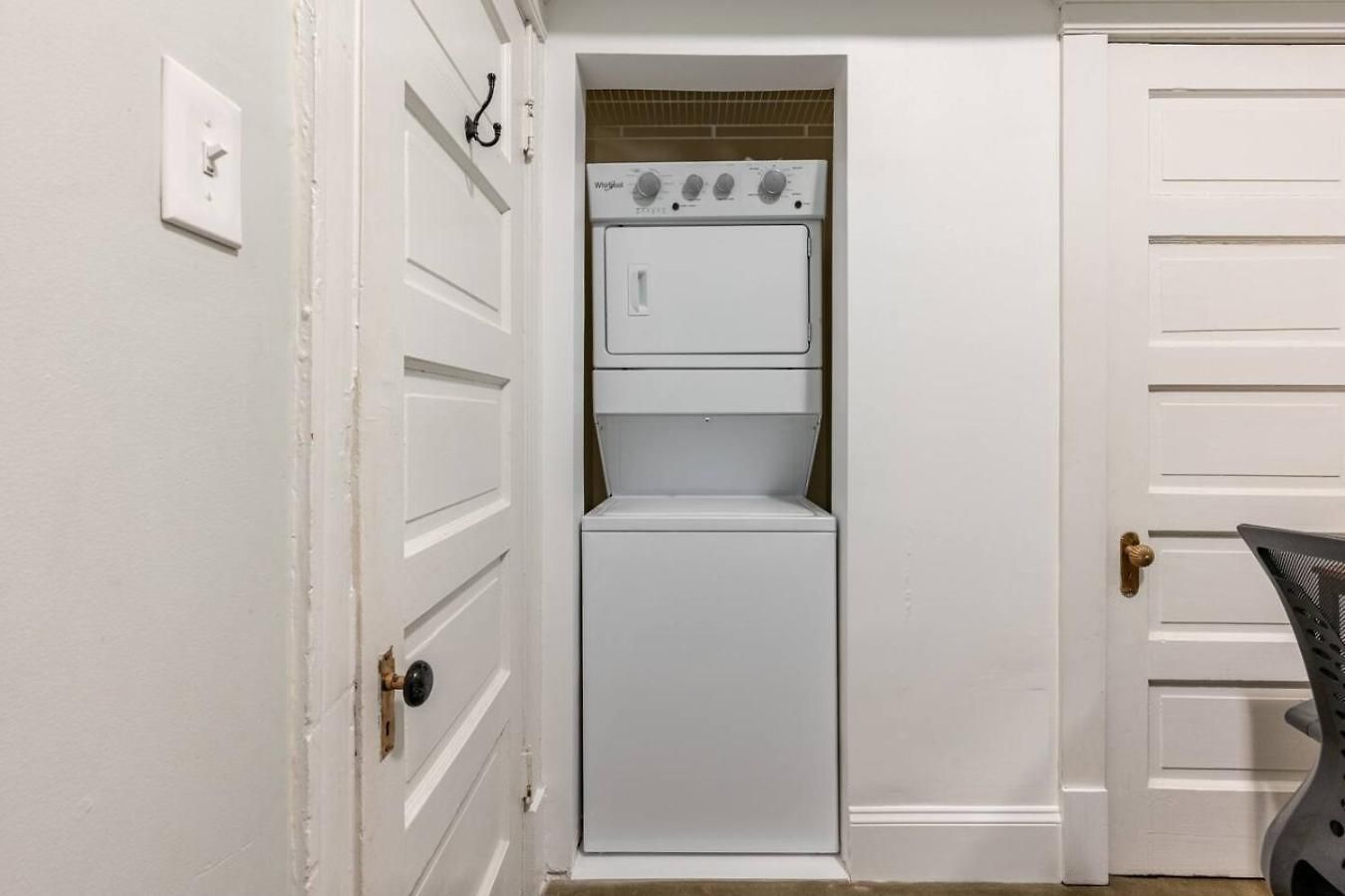 Secret Gallery On The Park - 2bd/1ba