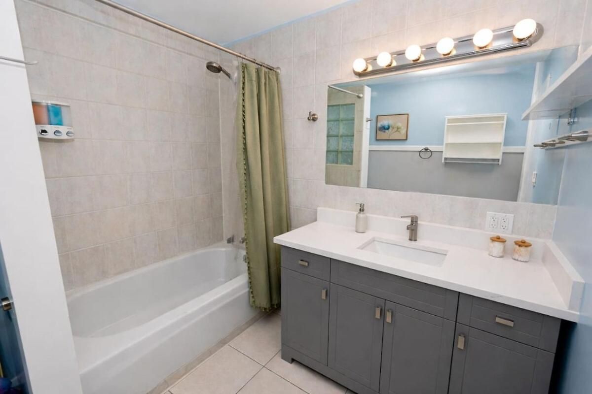 3 King Beds Near Wicker Park