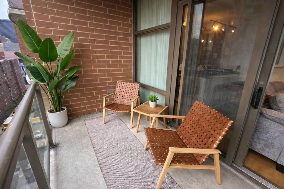 Grant Park 2br With Balcony Skyline View & Gym In Downtown Apartment