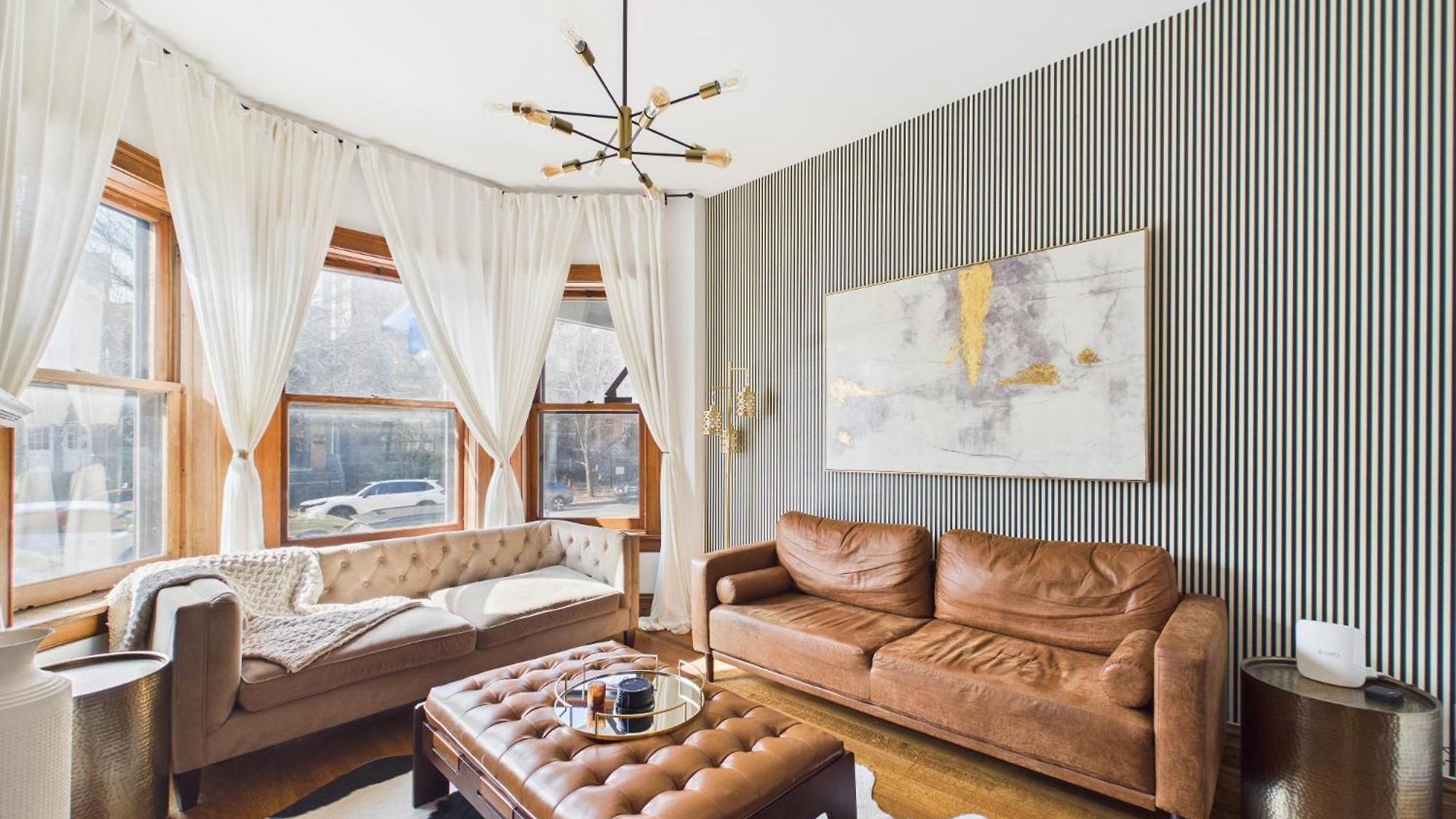 Wrigleyville Art Deco Executive Duplex Garage Apartment *