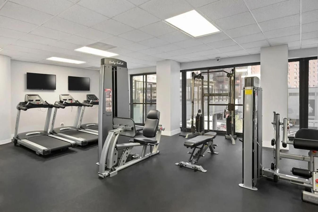 Apartment Downtown Penthouse Views Gym, Parking #1 *