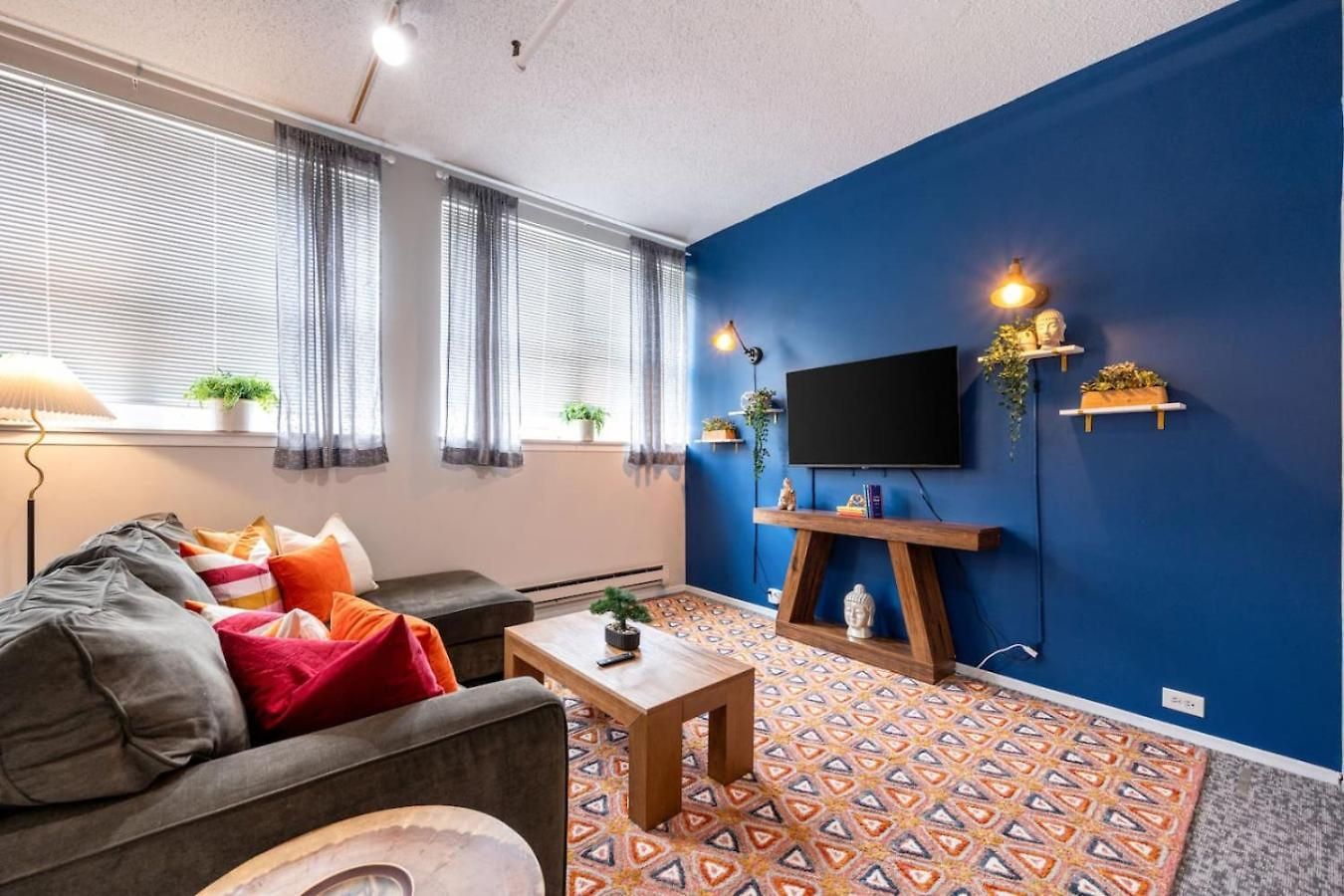 Downtown Penthouse, Vintage 2bd Gym #1 Apartment *