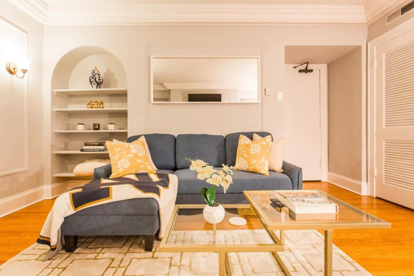Downtown Guild Magnificent Mile Gold Coast The #3 * Chicago