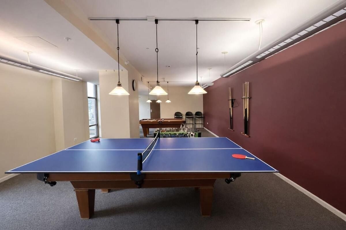 Grant Park 2br With Balcony Skyline View & Gym In Downtown Apartment