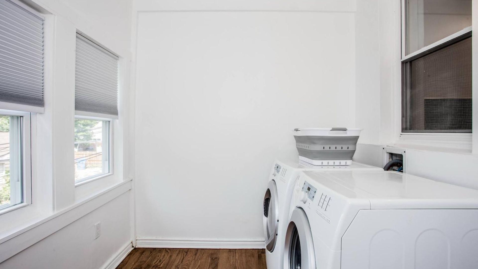 King Bed, Great Wifi, United Center, Walk To Train Apartment *