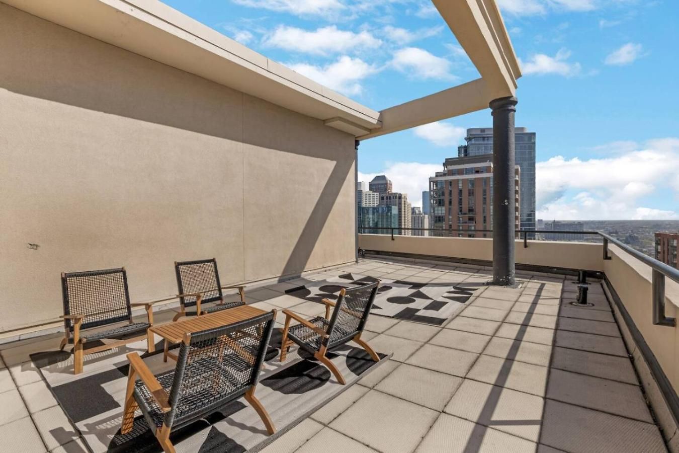 Dtown Penthouse - 4bd-4ba Parking Gym Apartment