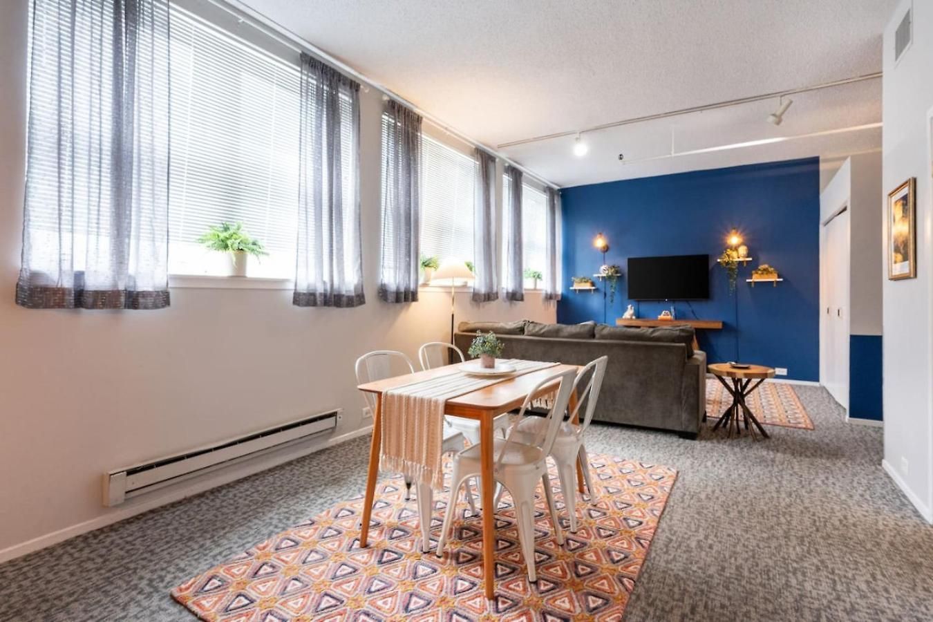 Apartment Sleep 14 Downtown, Vintage 5bd-2ba Gym & Patio