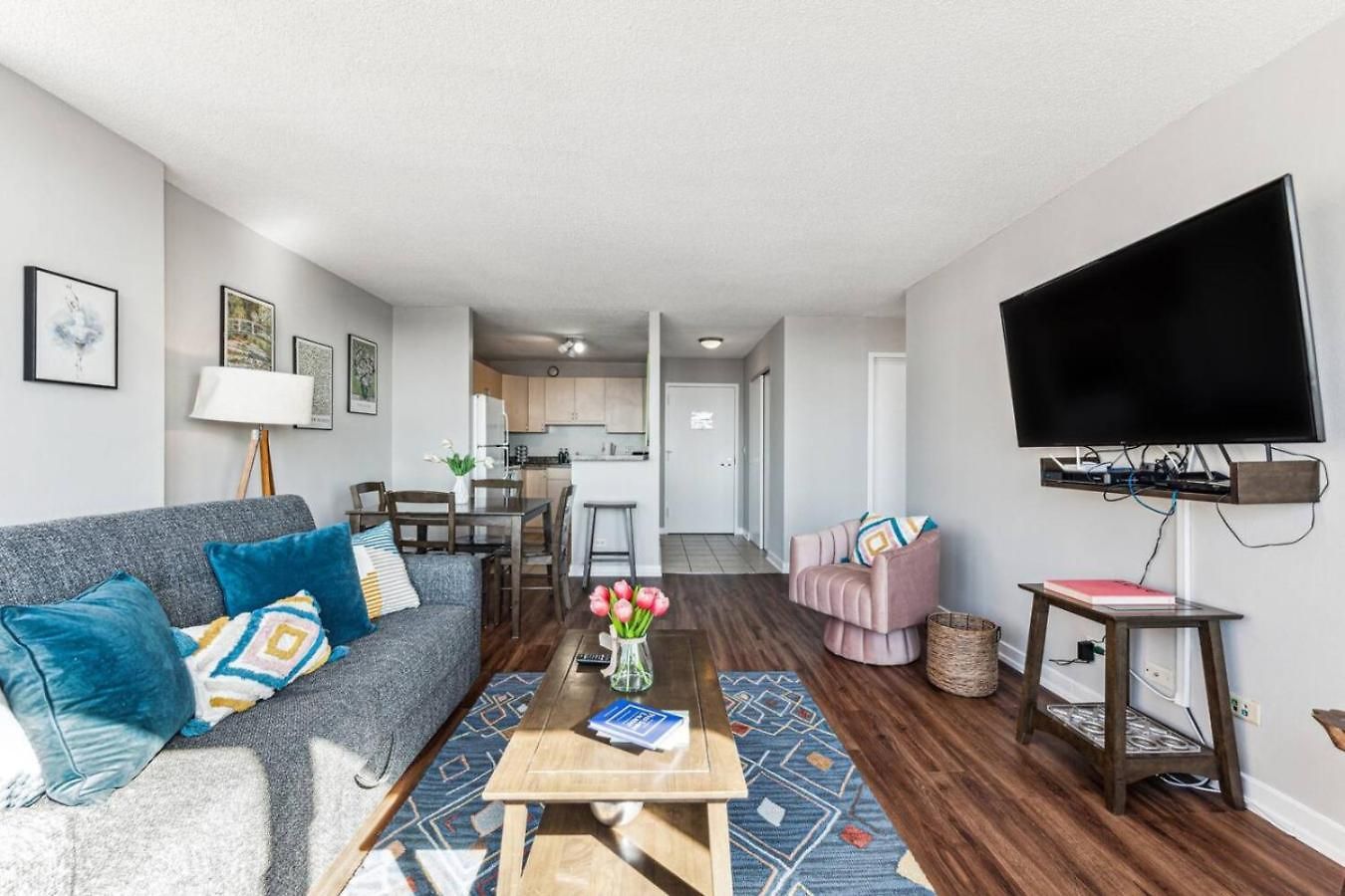 Mich Ave, Downtown, Grant Park 2bd-2ba #23 *