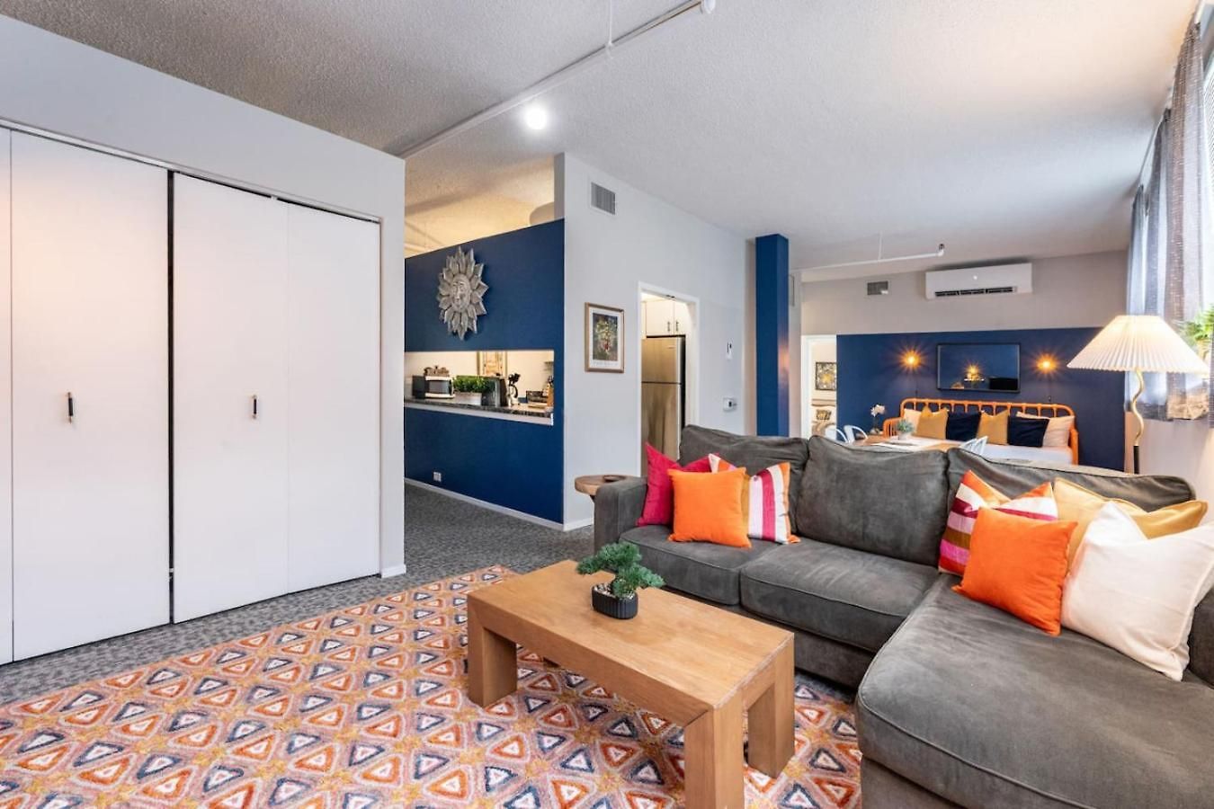Downtown Penthouse, Vintage 2bd Gym #1 Apartment