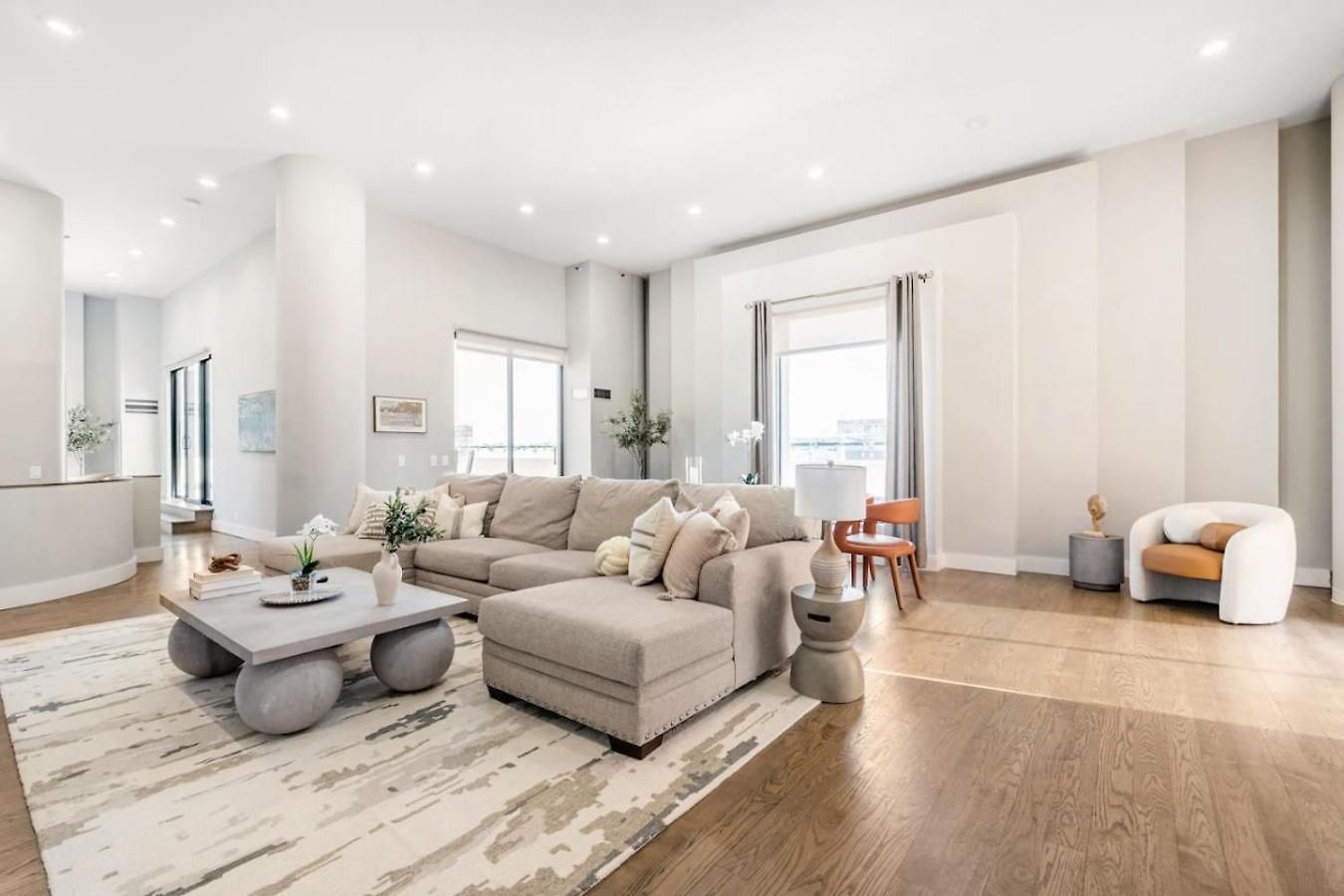 Downtown Penthouse Views Gym, Parking #1 Apartment *