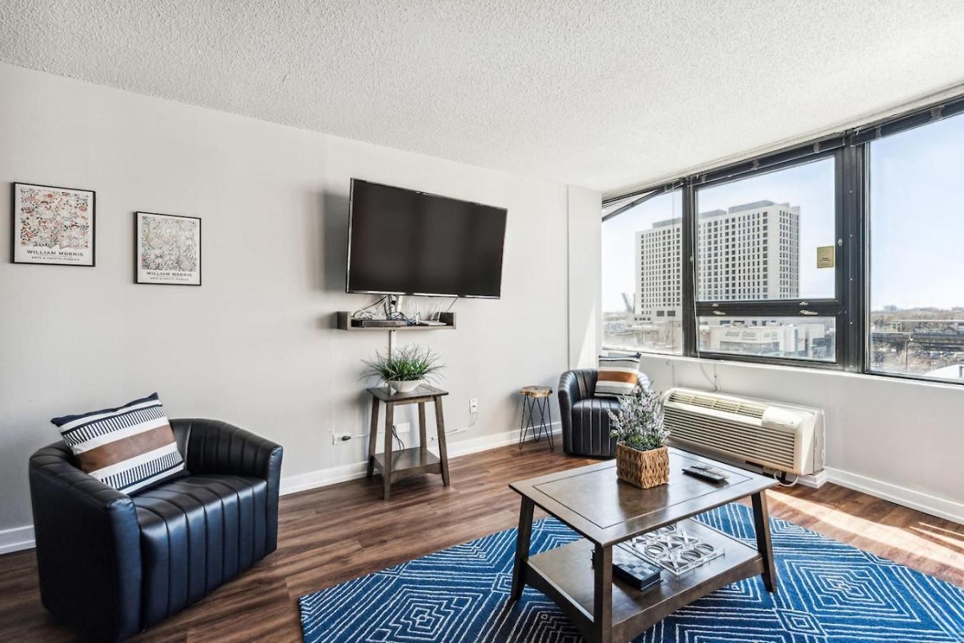 Mich Ave Downtown, Park, Museums 2bd-2ba #4 *