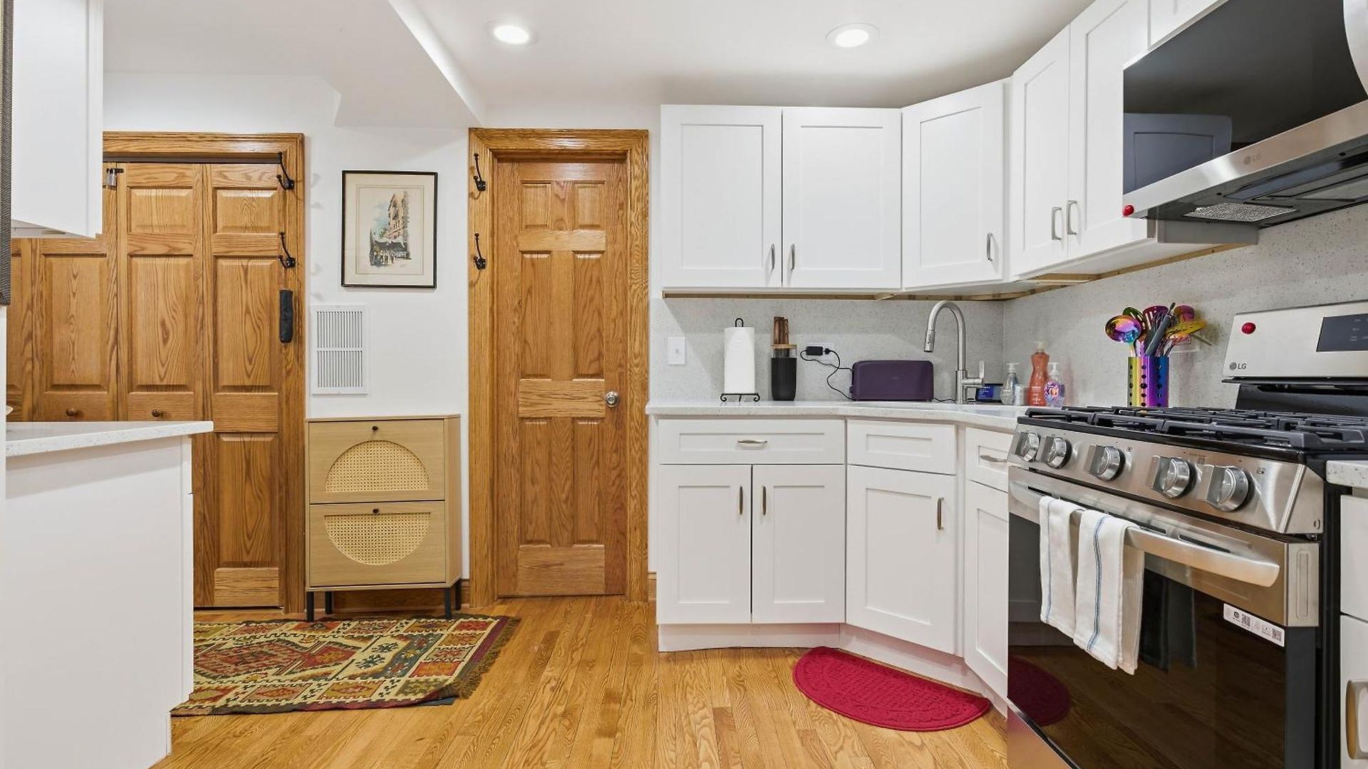 Apartment Fully Updated Jr, 1 Bed, Steps From Lincoln Park *