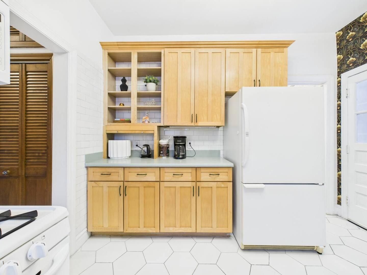 Wrigleyville Art Deco Executive Duplex Garage Apartment Chicago
