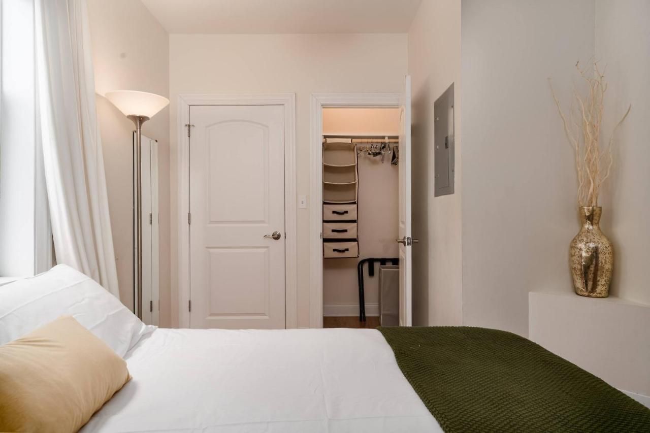 Flexhome East Village - Modern 2br - Quiet Street Chicago