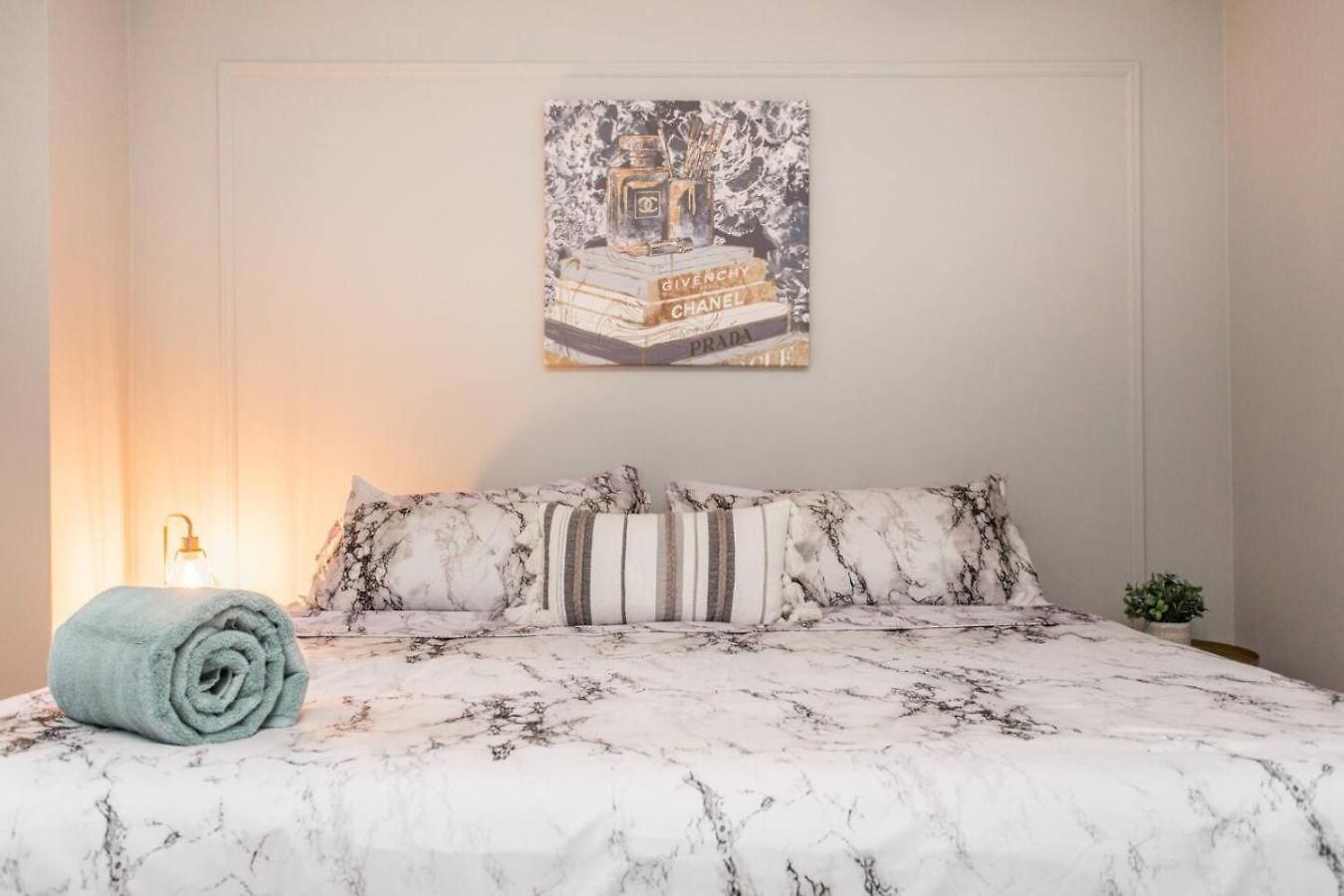 Apartment Gold Coast Mag Mile Location #1 *