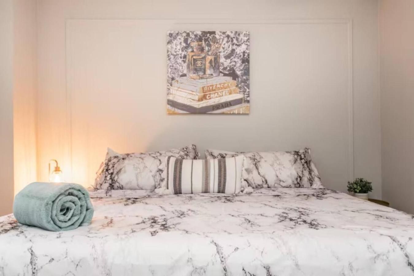 Downtown Magnificent Mile Sleep 20 6bd-6ba Apartment Chicago
