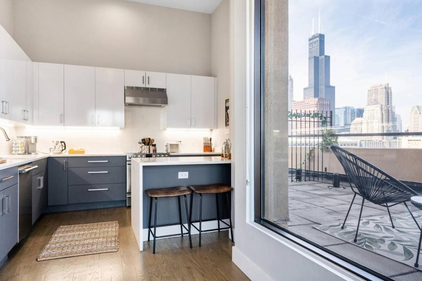Downtown Penthouse Views Gym, Parking #1 Apartment