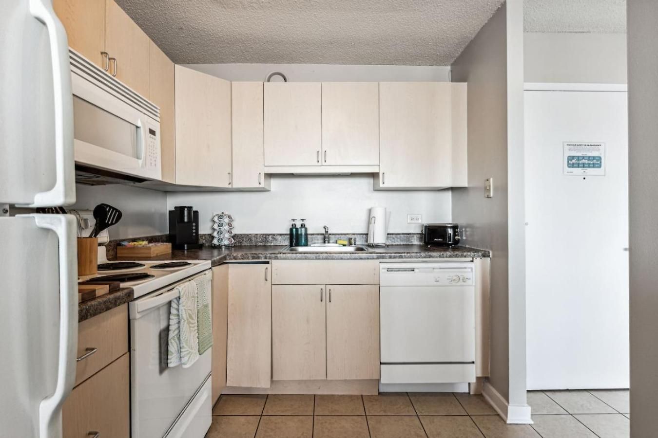 Mich Ave, Downtown, Grant Park 2bd-2ba #23 Apartment *