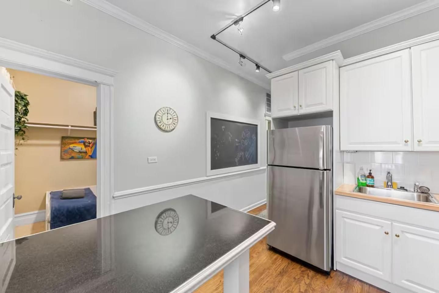 Secret Gallery On The Park - 2bd/1ba Apartment
