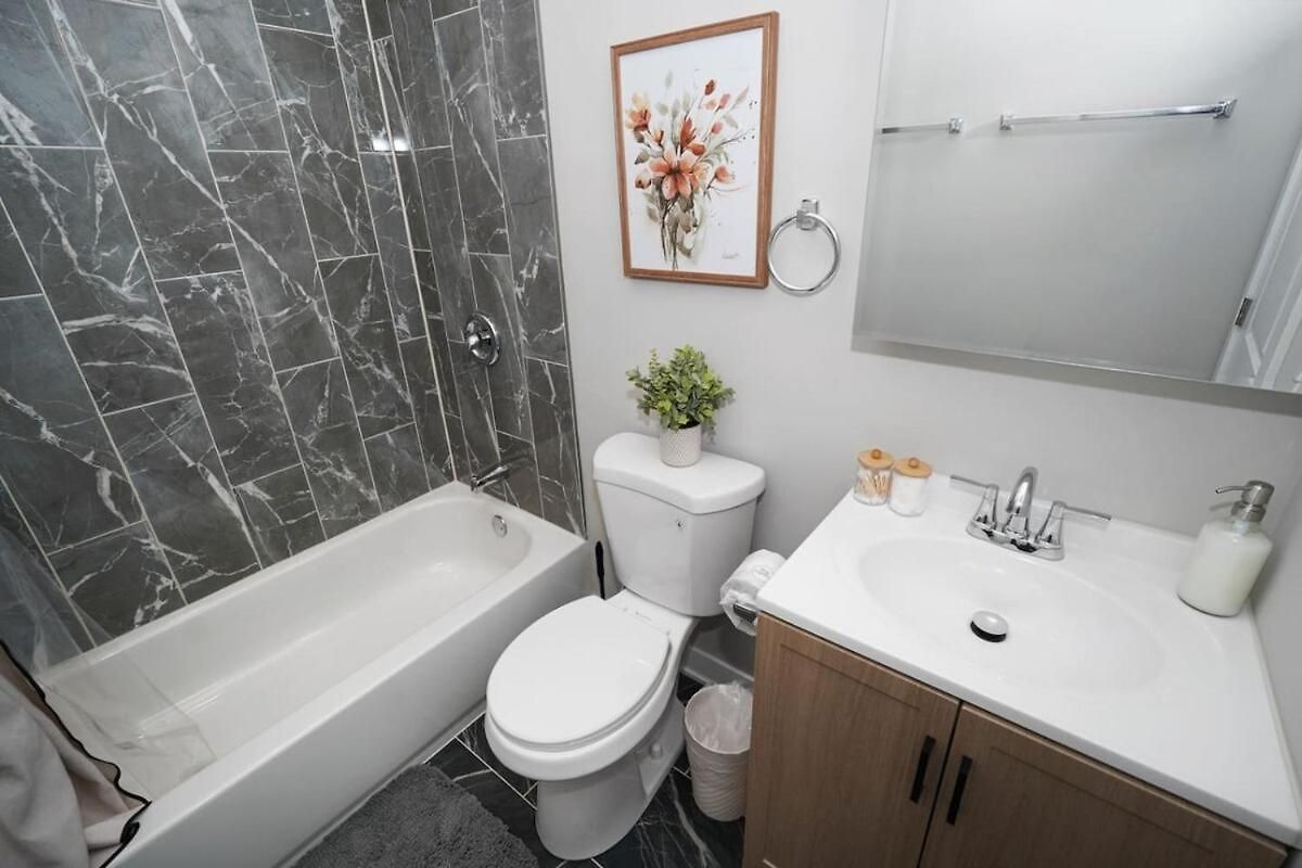 3br Oasis Near Downtown & United Center Apartment *