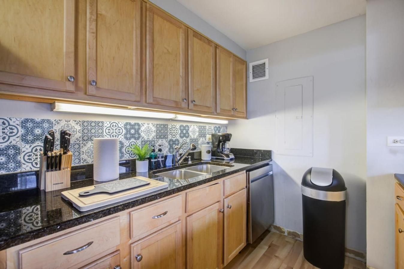 Downtown Penthouse I Vintage , Gym & Balcony #5 *