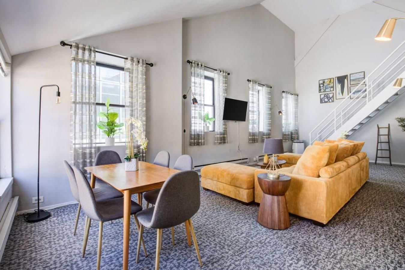 Downtown Penthouse I Vintage , Gym & Balcony #5 Apartment Chicago