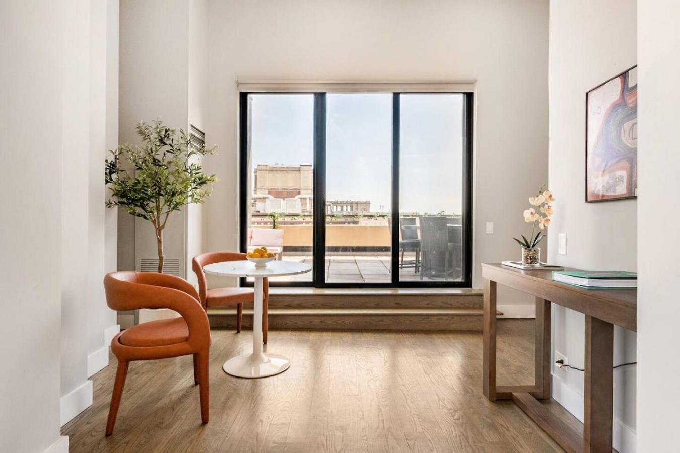 Downtown Penthouse Views Gym, Parking #1
