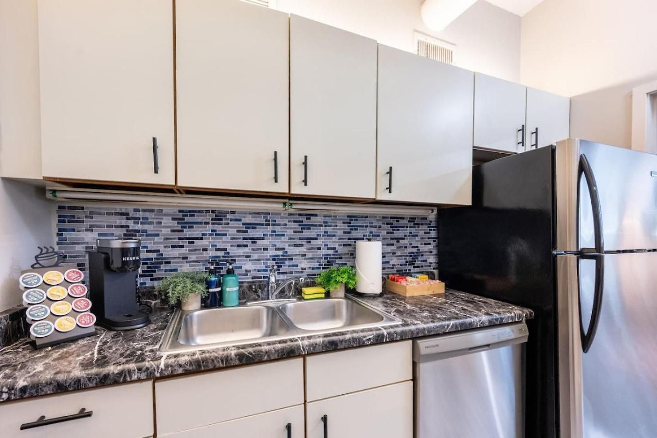 Sleep 14 Downtown, Vintage 5bd-2ba Gym & Patio * Chicago
