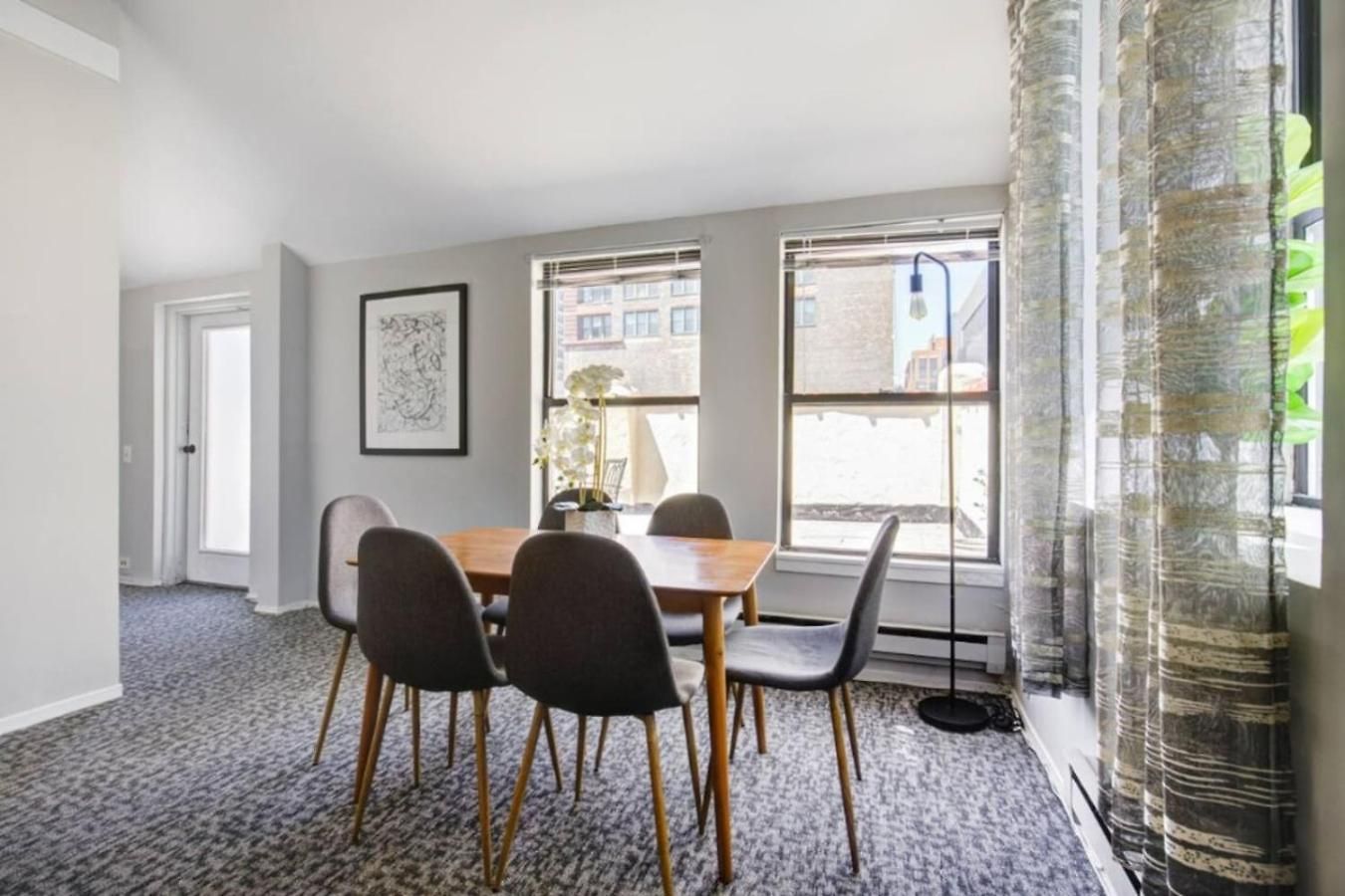Sleep 25 - Huge Downtown Vintage Lofts, Balcony & Gym Chicago