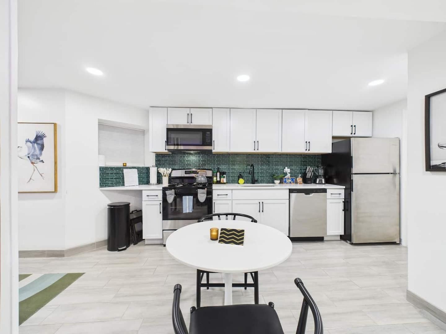 Wrigleyville Art Deco Executive Duplex Garage Apartment Chicago