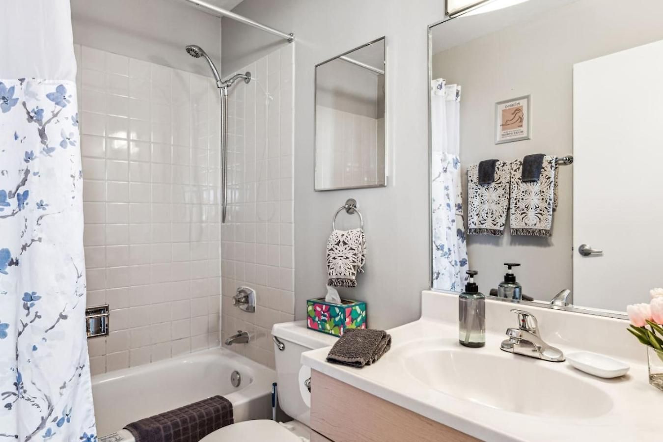 Mich Ave Downtown, Park, Museums 2bd-2ba #4 *