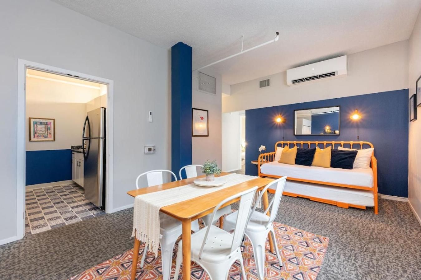 Downtown Penthouse, Vintage 2bd Gym #1 Apartment