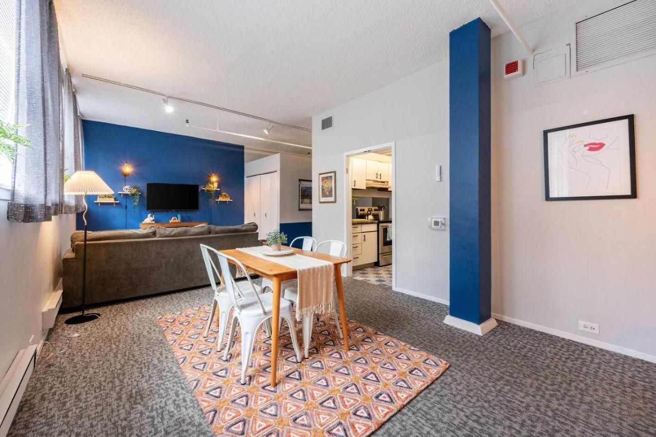 Downtown Penthouse, Vintage 2bd Gym #1 *