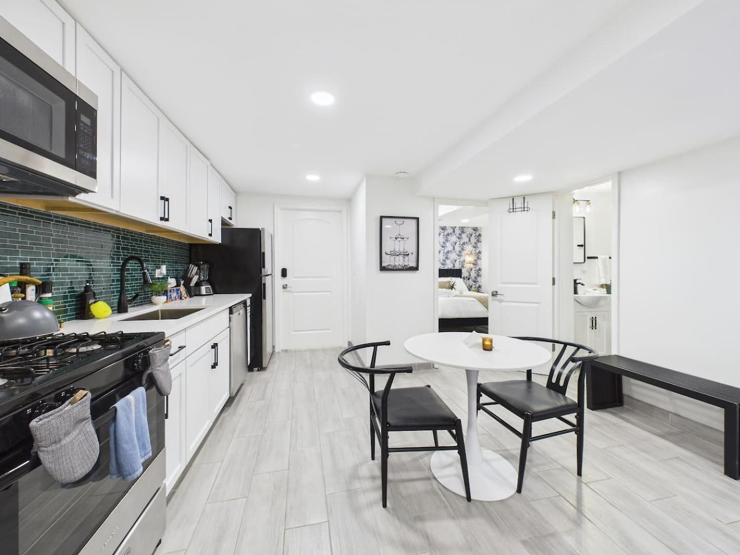 Wrigleyville Art Deco Executive Duplex Garage *
