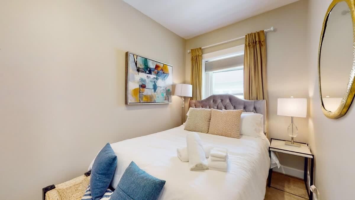 Chic River North Retreat Apartment