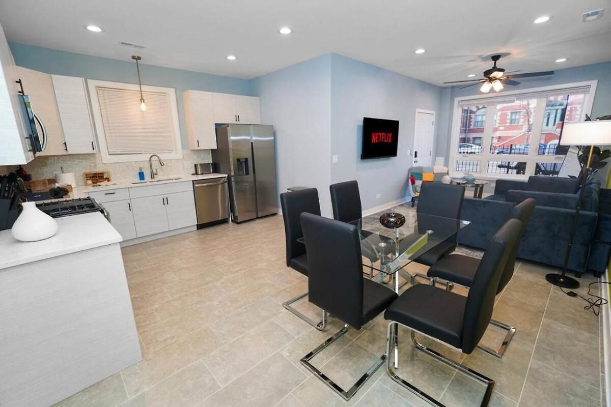 Spacious 3br Near United Center & Medical District Chicago