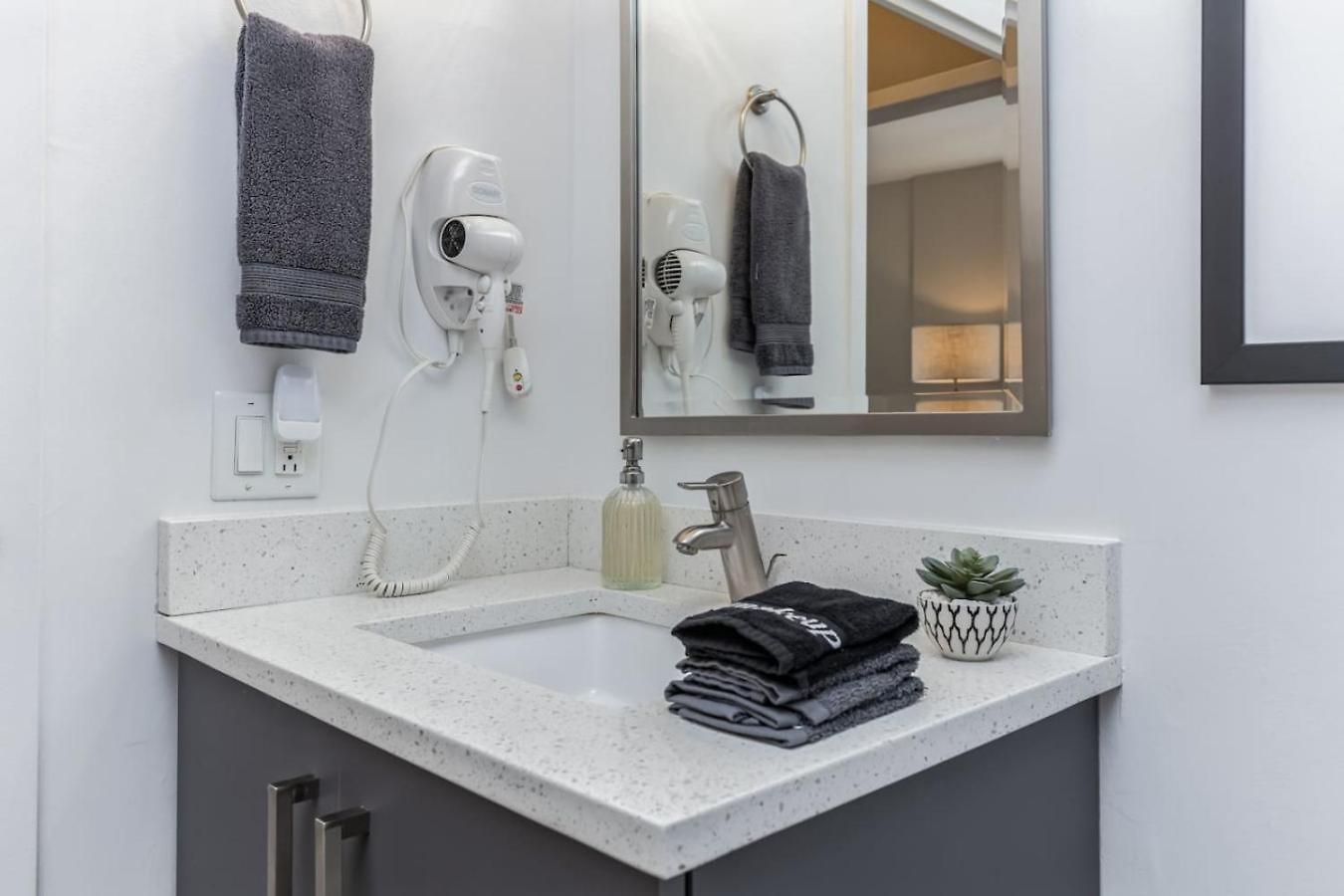 Dtown Penthouse - 4bd-4ba Parking Gym *