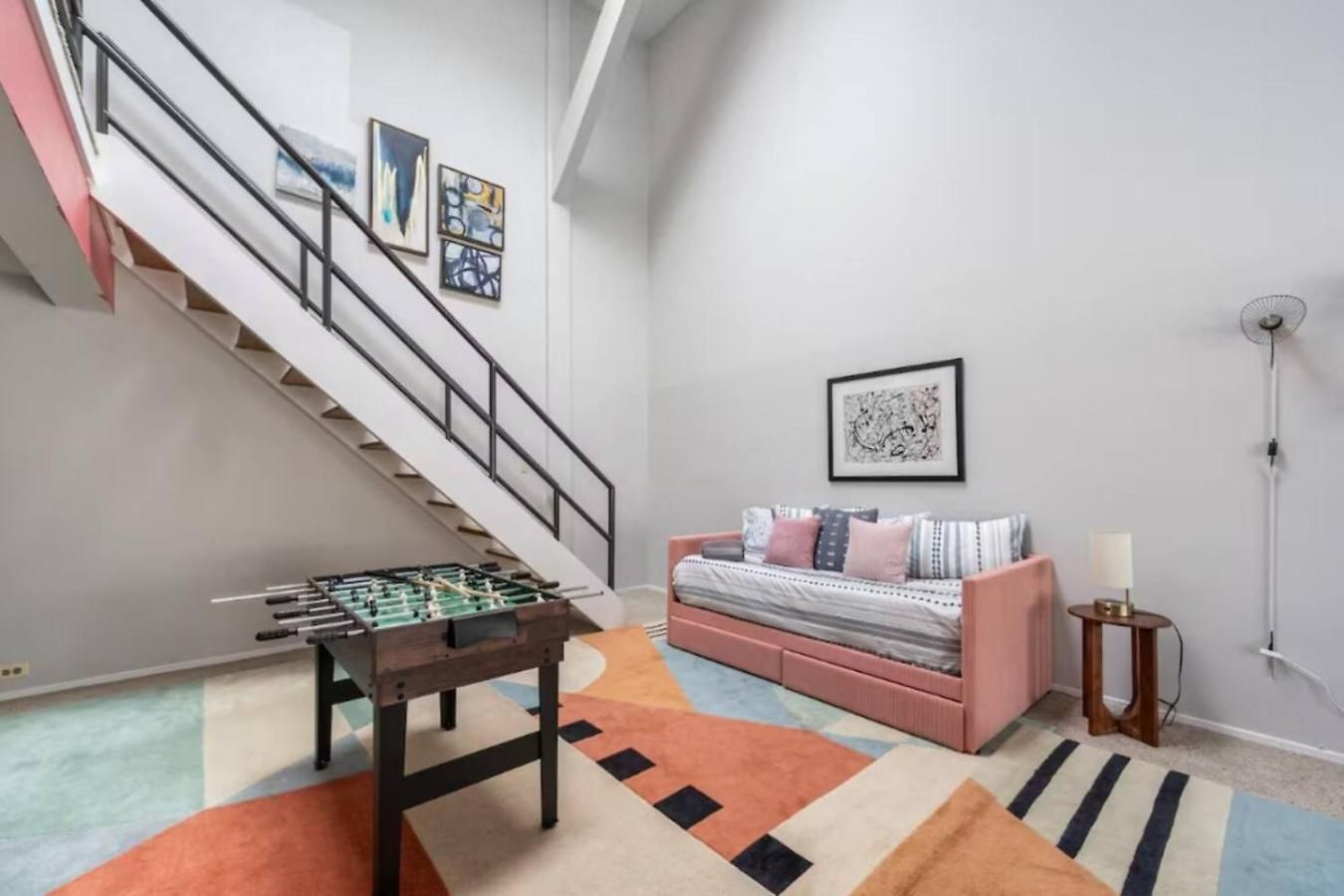Sleep 25 - Huge Downtown Vintage Lofts, Balcony & Gym Chicago